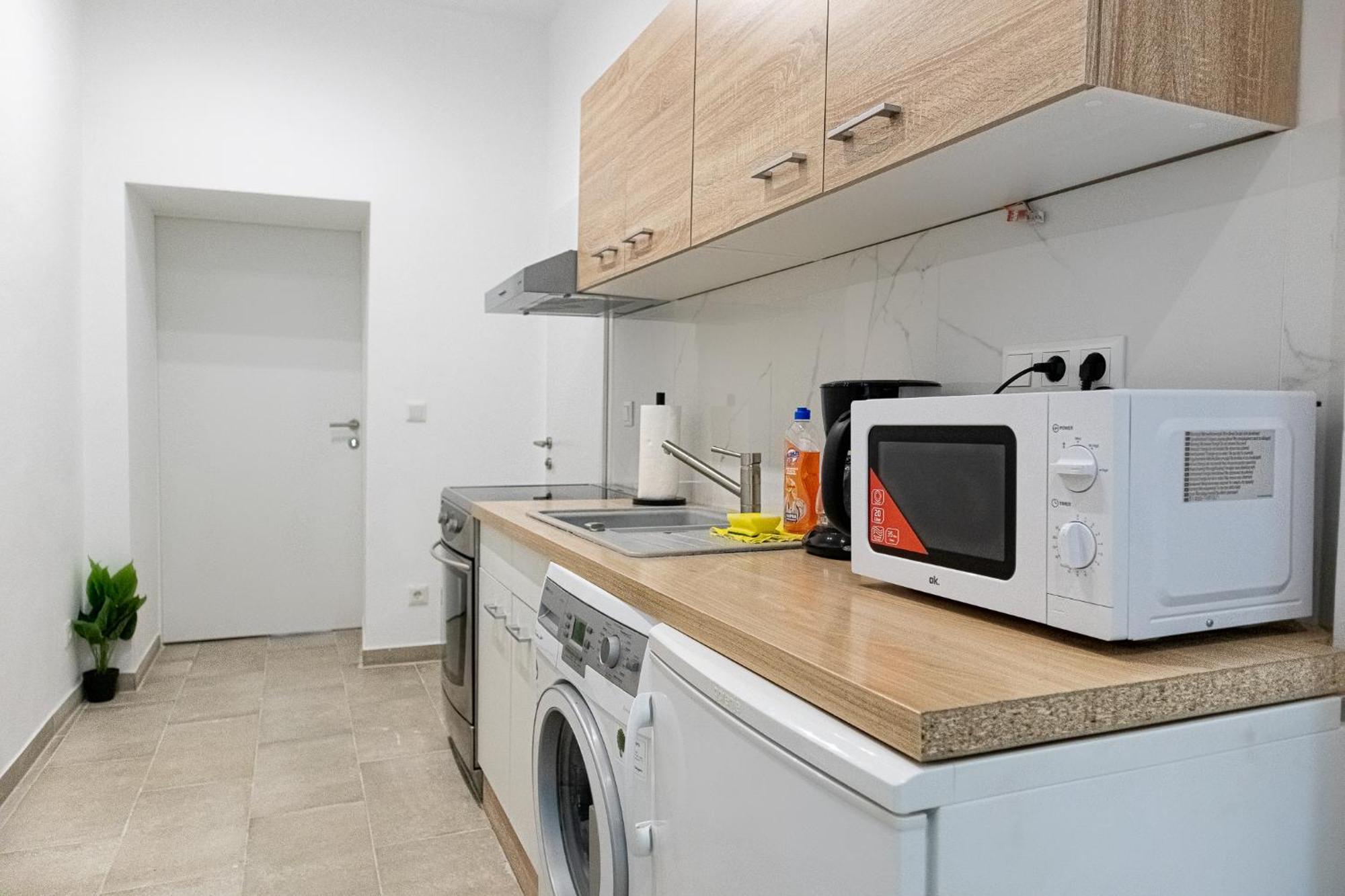 9 Min From City Center - Beautiful Studio Near U1 Reumannplatz Виена Екстериор снимка